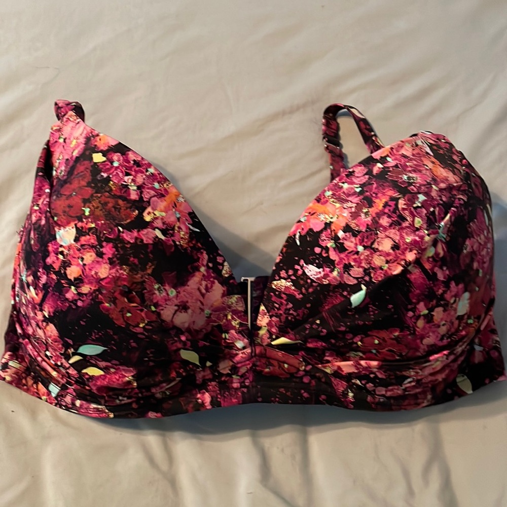 Victoria’s Secret 38DDD swim top